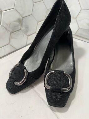 Stuart Weitzman "The Tube" Black Goose Bump Leather Pumps Silver Buckle Sz 7.5 N